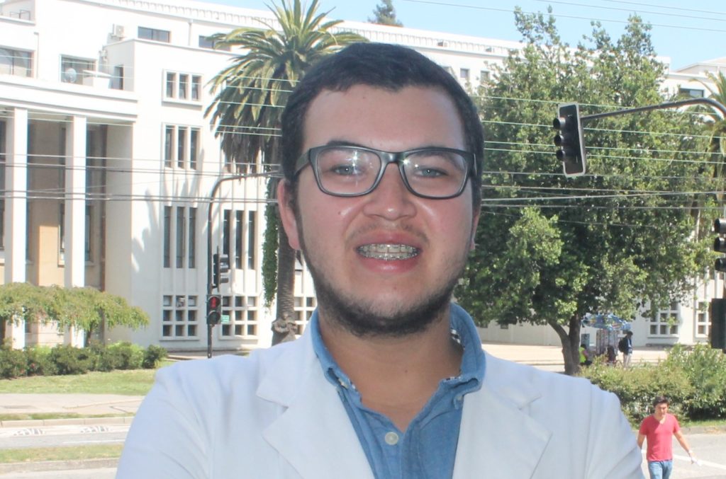 Alumno de Medicina UdeC es reconocido con matrícula de Honor por Hospital español