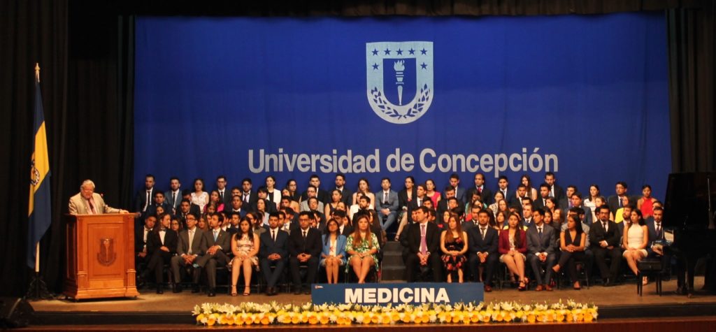 124 médicas y médicos tituló  la carrera de Medicina UdeC