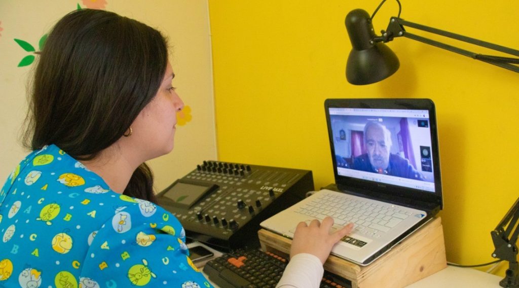 Fonocaudiología UdeC realiza teleterapia a pacientes del Hospital Las Higueras
